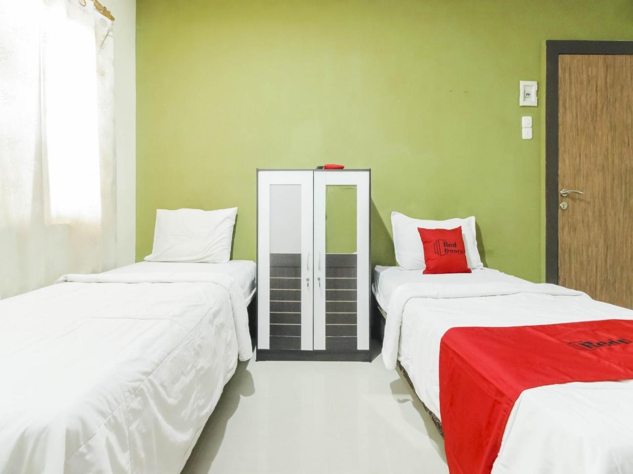 Reddoorz Near Sun Plaza Wisma tamu *